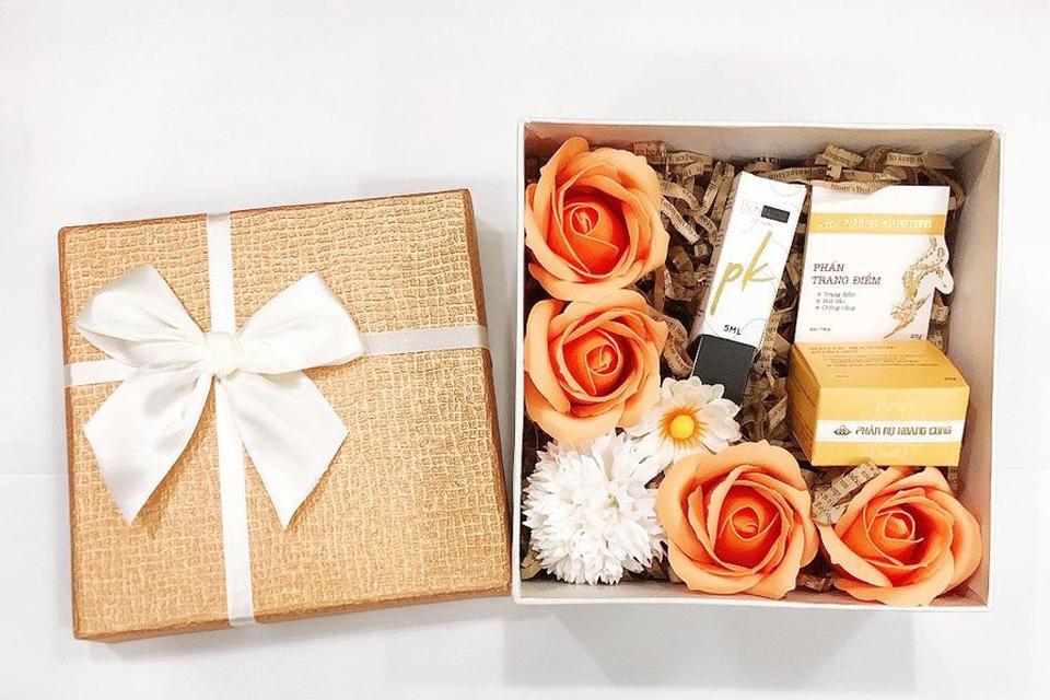 Set quà tặng mỹ phẩm cao cấp cho phái đẹp dịp Noel