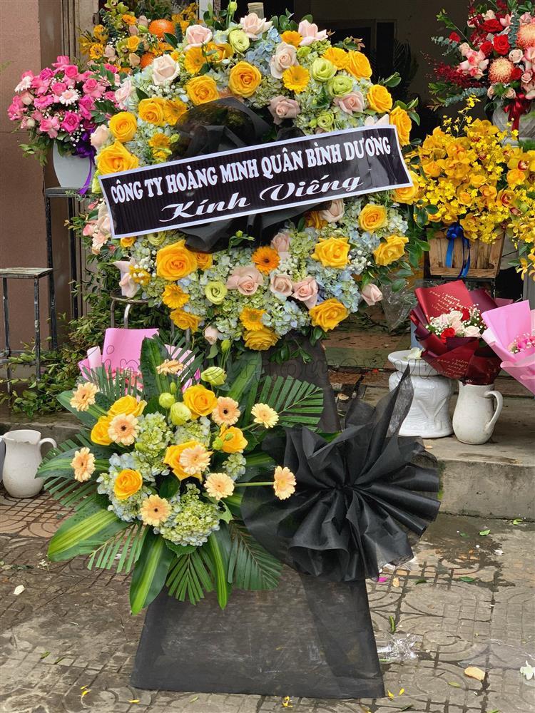 Tìm hiểu về giá thành vòng hoa viếng đám tang